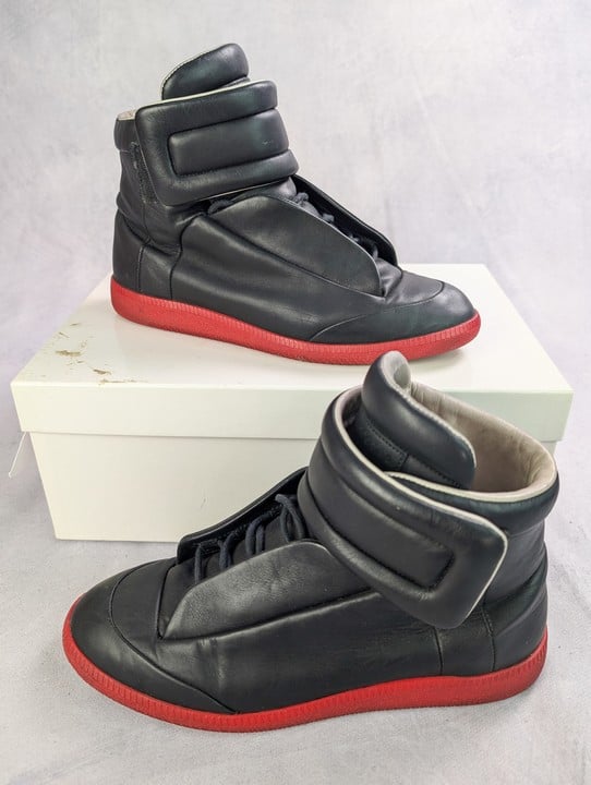 Maison Margiela 22 Future Hi Top Sneakers With Box - Size 40 (VAT ONLY PAYABLE ON BUYERS PREMIUM)