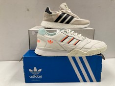 2 X ADIDAS SHOES VARIOUS SIZES AND MODELS INCLUDING WHITE SHOES SIZE 45 1/3 AND BEIGE SHOES SIZE 37 1/3 - LOCATION 15A.