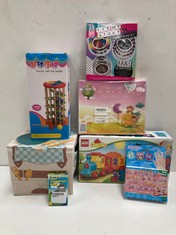 7 X VARIETY OF TOYS INCLUDING BRACELET MAKING PACK - LOCATION 23A.