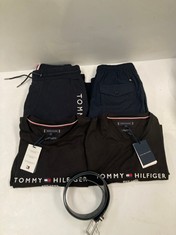 5 X TOMMY HILFIGER CLOTHING VARIOUS SIZES INCLUDING BLACK T-SHIRT SIZE XXL- LOCATION 39A.