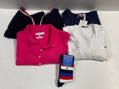 5 X TOMMY HILFIGER GARMENTS VARIOUS SIZES INCLUDING CHILDREN'S SOCKS SIZE 31-34- LOCATION 43A.