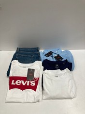 5 X LEVIS GARMENTS VARIOUS SIZES INCLUDING WHITE T-SHIRT SIZE M- LOCATION 47A.