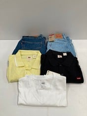 5 X LEVIS GARMENTS VARIOUS SIZES INCLUDING YELLOW POLO SHIRT SIZE M- LOCATION 51A.