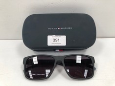 SUNGLASSES TOMMY HILFIGER MODEL TH 1718/S BLACK COLOUR - LOCATION 2B.