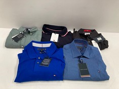 5 X TOMMY HILFIGER GARMENTS IN VARIOUS SIZES AND STYLES INCLUDING BLUE POLO SHIRT SIZE 3XL - LOCATION 44B.