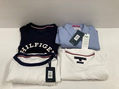 5 X TOMMY HILFIGER GARMENTS IN VARIOUS SIZES AND STYLES INCLUDING WHITE T-SHIRT SIZE L - LOCATION 40B.