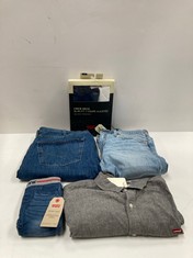 5 X LEVIS GARMENTS IN VARIOUS SIZES AND STYLES INCLUDING GREY SHIRT SIZE XL - LOCATION 40B.