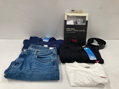 6 X LEVIS GARMENTS IN VARIOUS SIZES AND MODELS INCLUDING WHITE T-SHIRT 152 CM - LOCATION 36B.