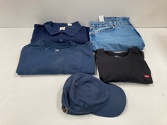 5 X LEVIS GARMENTS IN VARIOUS SIZES AND STYLES INCLUDING NAVY BLUE CAP ONE SIZE FITS ALL - LOCATION 32B.