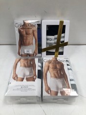 4 X CALVIN KLEIN PACKS INCLUDING BRIEFS SIZES S AND L - LOCATION 12B.