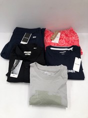 5 X JACK JONES CLOTHING VARIOUS STYLES AND SIZES INCLUDING SWIMMING COSTUME SIZE 44 - LOCATION 5C.