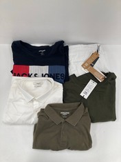 5 X JACK JONES CLOTHING VARIOUS SIZES AND STYLES INCLUDING WHITE SHIRT SIZE XXL - LOCATION 9C.