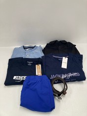 6 X JACK JONES CLOTHING VARIOUS SIZES AND STYLES INCLUDING NAVY BLUE T-SHIRT SIZE M - LOCATION 9C.