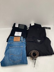 5 X JACK JONES CLOTHING VARIOUS SIZES AND MODELS INCLUDING BLACK T-SHIRT SIZE M-LOCATION 9C .