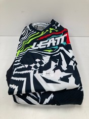 LEATT KID'S MOTORBIKE SET BLACK WHITE AND GREEN SIZE L(140CM) - LOCATION 38C.