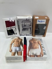 5 X PACKS OF UNDERWEAR IN VARIOUS SIZES, MODELS AND BRANDS INCLUDING 3 PACK OF BOXERS SIZE XL TOMMY HILFIGER - LOCATION 10C.