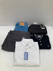 5 X JACK&JONES GARMENTS VARIOUS SIZES AND MODELS INCLUDING LIGHT JEANS SIZE 32 - LOCATION 30A.