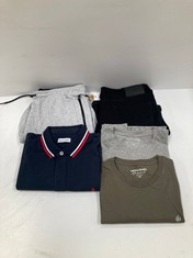 5 X JACK&JONES GARMENTS VARIOUS SIZES AND MODELS INCLUDING GREEN T-SHIRT SIZE M - LOCATION 30A.