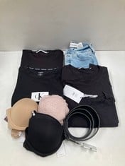 9 X CALVIN KLEIN CLOTHING VARIOUS SIZES AND MODELS INCLUDING BLACK T-SHIRT SIZE M - LOCATION 26A.