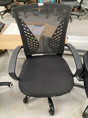 BLACK SONGMICS CHAIR (BROKEN).