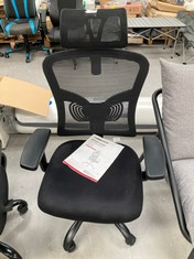 BLACK OFFICE CHAIR.