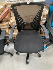 OFFICE CHAIR SONGMICS BLACK COLOUR (ARMRESTS RUBBED).