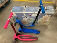 3 X CHILDREN'S ITEMS INCLUDING SCOOTER WITH GLOBBER SEAT.