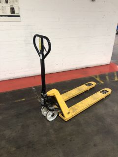 HPT-D YELLOW 2500KG PALLET TRUCK