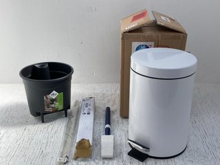 QTY OF ASSORTED ITEMS TO INCLUDE ELHO EASY WATER PLANT POT AND 3 LTR STAINLESS STEEL BATHROOM BIN: LOCATION - E4