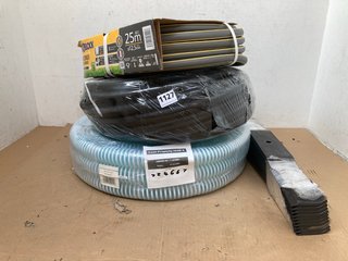 QTY OF GARDEN HOSES TO INCLUDE A SET OF ROTARY LAWN MOWER BLADES: LOCATION - E15