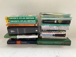 QTY OF ASSORTED BOOKS TO INCLUDE AA 20TH EDITION DRIVERS ATLAS BRITAIN: LOCATION - J9