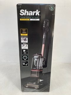 SHARK NZ690UKT UPRIGHT VACUUM CLEANER WITH ANTI HAIR WRAP TECHNOLOGY - RRP £170: LOCATION - FRONT BOOTH