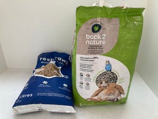 3 X BAGS OF PET BEDDING/LITTER TO INCLUDE BACK 2 NATURE SMALL ANIMAL BEDDING AND LITTER: LOCATION - J11