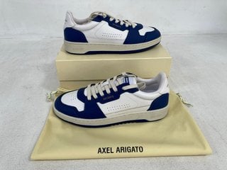 AXEL MENS ARIGATO DICE LO SNEAKER IN BLUE & WHITE - UK SIZE 6.5 - RRP £240: LOCATION - FRONT BOOTH