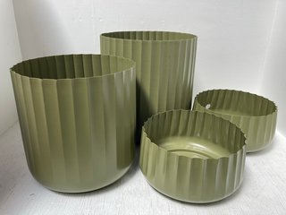 SET OF 3 IVYLINE HUDSON CORRUGATED PLANT POTS IN GREEN SIZE H32CM D32CM/ H37CM D37CM/ H15CM D30CM: LOCATION - I14