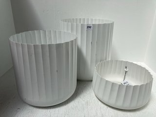 SET OF 3 IVYLINE HUDSON CORRUGATED PLANT POTS IN WHITE SIZE H32CM D32CM/ H37CM D37CM/ H15CM D30CM: LOCATION - I14