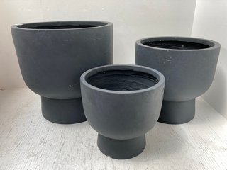 SET OF 3 IVYLINE OUTDOOR DALLAS CHARCOAL FOOTED PLANTERS H37CM D37CM/ H30CM D30CM/ H24CM D24CM: LOCATION - I13