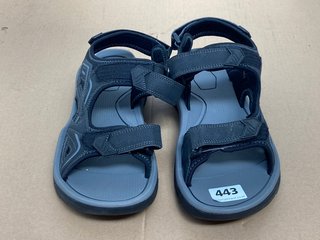 MENS VELCRO SANDAL IN BLACK SIZE UK 9: LOCATION - I8