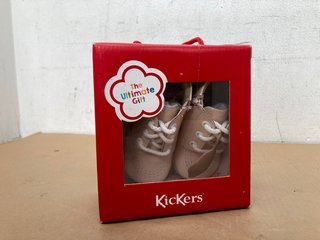 KICKERS KIDS FIRST TRAINERS IN LIGHT PINK - UK SIZE 4 (12-18 MONTHS): LOCATION - I6