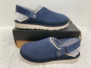 UGG MENS GOLDEN COAST CLOGS IN NAVY - UK SIZE 13: LOCATION - I1