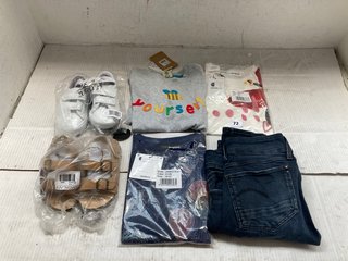 QTY OF ASSORTED CHILDRENS CLOTHING ITEMS IN VARIOUS SIZES TO INCLUDE MATALAN BUCKLE SANDAL IN TAN SIZE UK 9 INFANT: LOCATION - J4