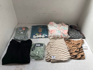 QTY OF ASSORTED WOMENS CLOTHING ITEMS TO INCLUDE MOUNTAIN WAREHOUSE GREAT BRITISH WEATHER T SHIRT IN TEAL UK 12: LOCATION - J4