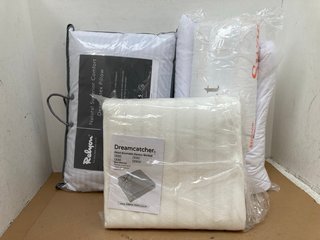 3 X ASSORTED BEDDING ITEMS TO INCLUDE COTTON SUPPORT PILLOW: LOCATION - H10