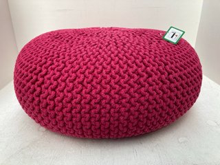 KNITTED ROUND POUFFE IN HOT PINK: LOCATION - C15