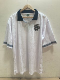 ENGLAND RETRO T-SHIRT IN WHITE/ DARK BLUE - UK SIZE XL: LOCATION - WA3