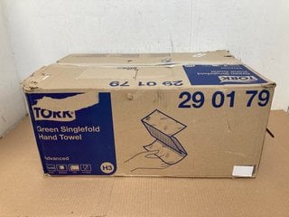 BOX OF TORK 15X250 GREEN SINGLEFOLD HAND TOWELS: LOCATION - WA4