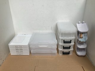 QTY OF ASSORTED STORAGE ITEMS TO INCLUDE CLEAR PLASTIC STORAGE BOXES: LOCATION - WA8