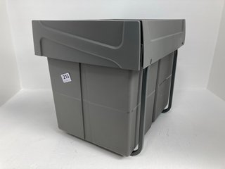 PULL OUT KITCHEN CABINET WASTE BIN IN GREY: LOCATION - WA10