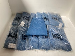 12 X PAIRS OF LADIES LANDS END STRAIGHT LEG JEANS IN LIGHT INDIGO - UK SIZE: MEDIUM: LOCATION - A15