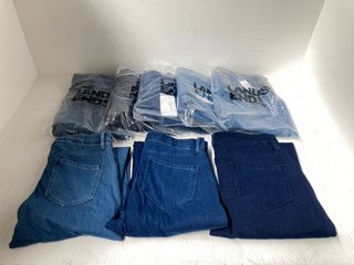 8 X PAIRS OF LADIES LANDS END STRAIGHT LEG JEANS IN LIGHT / MEDIUM / DARK INDIGO - UK SIZE: LARGE: LOCATION - A15